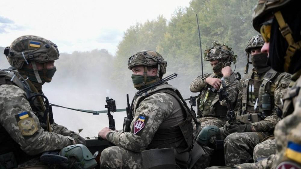 Боевики ВСУ избили своего командира за задержку дополнительных выплат | Новороссия