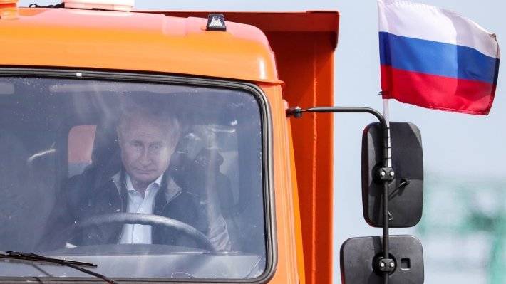 Зеленский начал брать пример с Путина, считают в парламенте Крыма