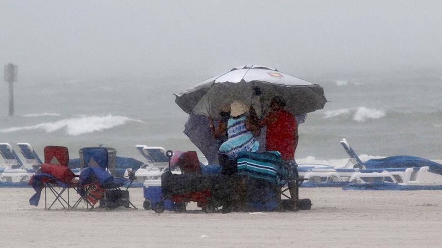 У берегов США шторм «Барри» усилился до урагана