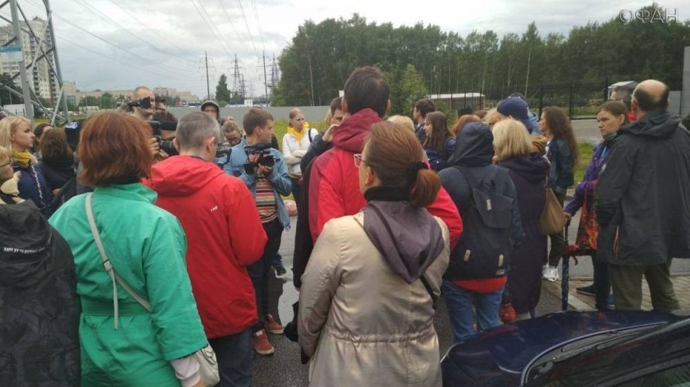 Жители Калининского района Петербурга спасают Муринский парк.