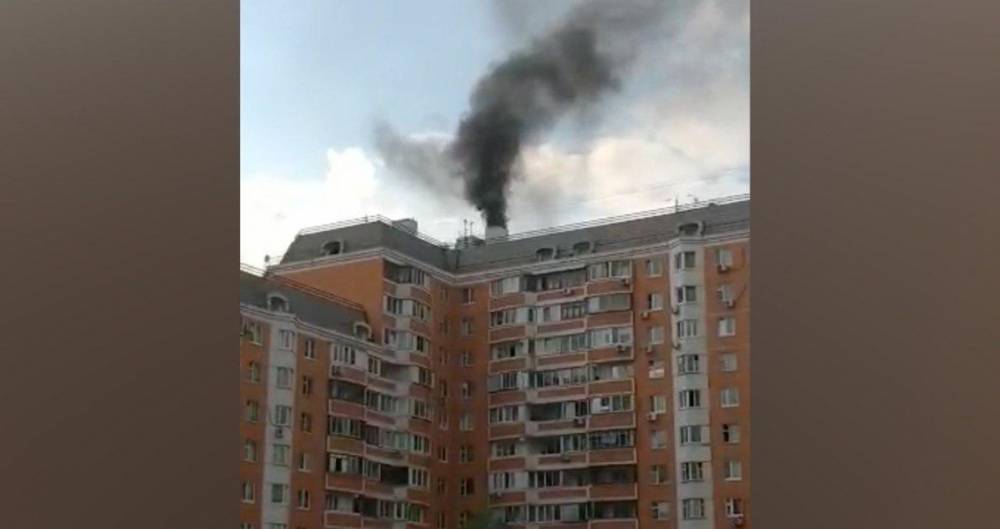Пожар произошел в шахте лифта в жилом доме на юге Москвы