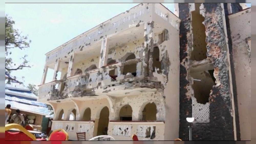 Террористы напали на отель в Сомали, погибли 26 человек