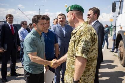 Зеленский провел совещание на границе с Крымом
