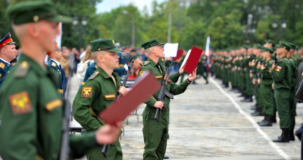 Новобранцы Семеновского полка приняли присягу на Поклонной горе