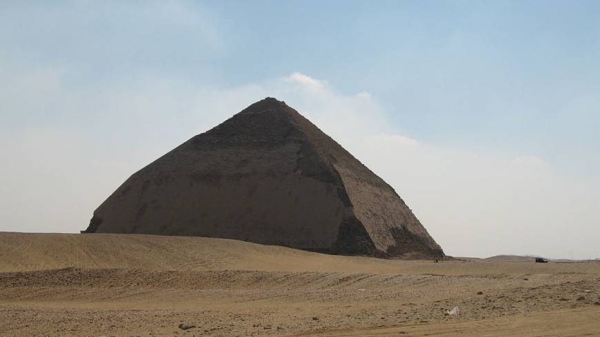 В Египте туристы смогут посетить «ломаную» пирамиду