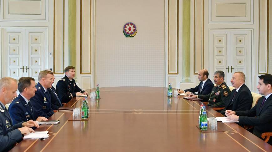 Ильхам Алиев встретился в Баку с главкомом сил НАТО в Европе