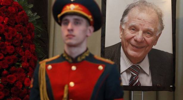 Путин поручил увековечить память Жореса Алфёрова