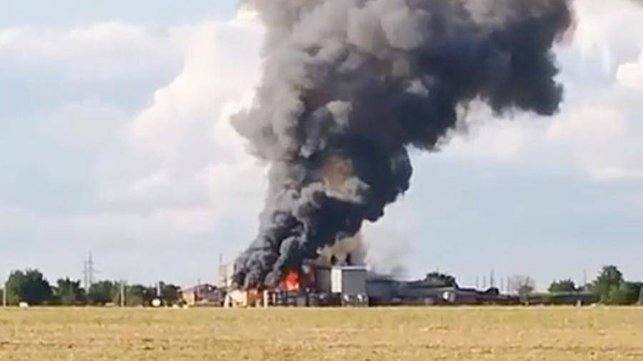 Увеличилась площадь пожара в производственном цеху под Краснодаром