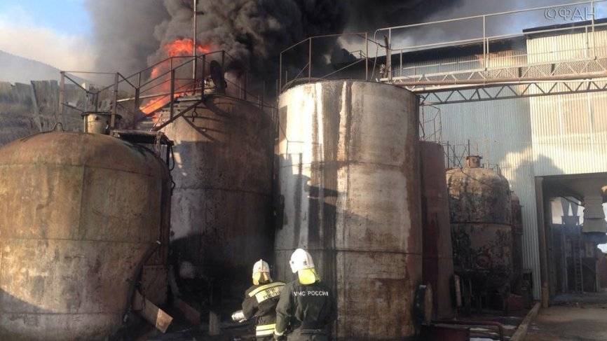 Появилось видео пожара на заводе в Краснодаре