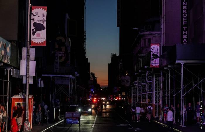 Десятки тысяч жителей Нью-Йорка остались без электричества
