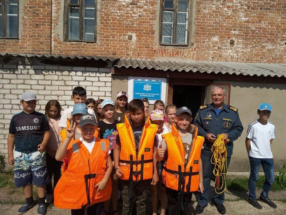 Ульяновские школьники отправились на лодках с ветерком