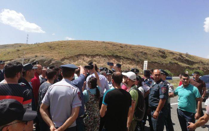 Ситуация в Амулсаре резко обострилась: экологов-активистов доставили в полицию