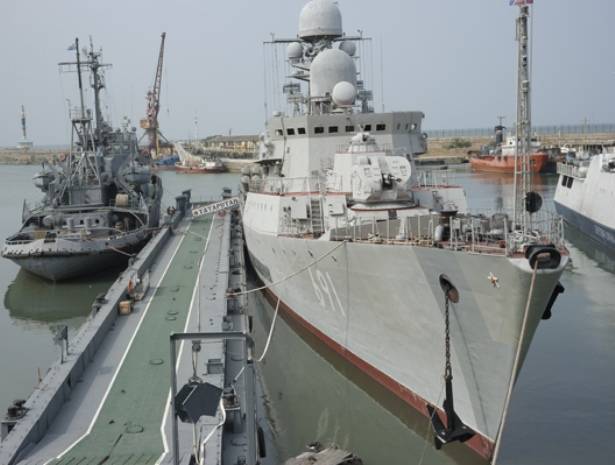 В Каспийске завершается благоустройство военного порта