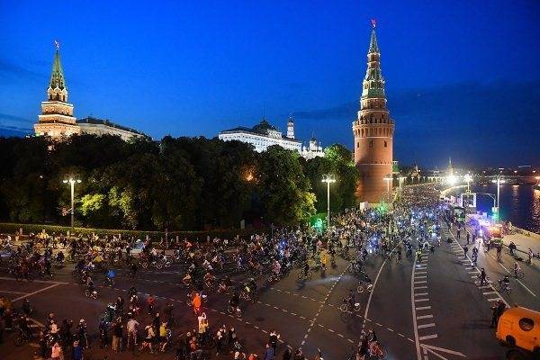 Участники ночного велофестиваля в Москве поставили мировой рекорд