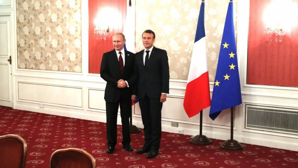 Путин поздравил Макрона с Днем взятия Бастилии