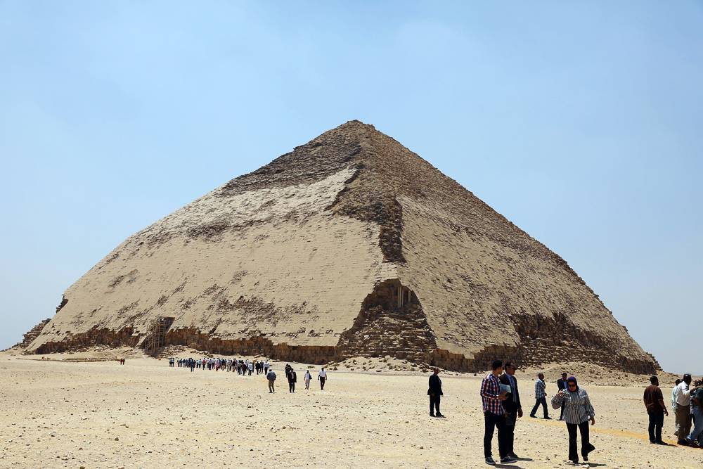 В Египте впервые открыли для туристов «ломаную» пирамиду фараона Снофру