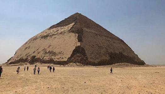 У Єгипті відкрили для туристів унікальну піраміду