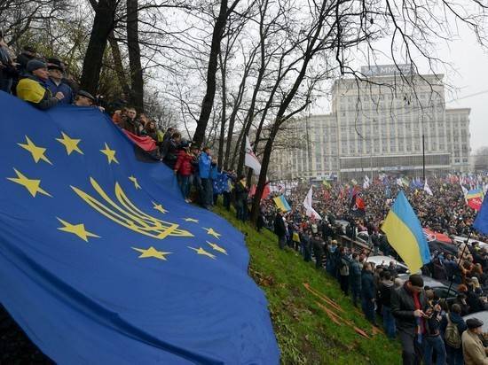 Отставка Луценко названа условием массовых арестов людей Порошенко