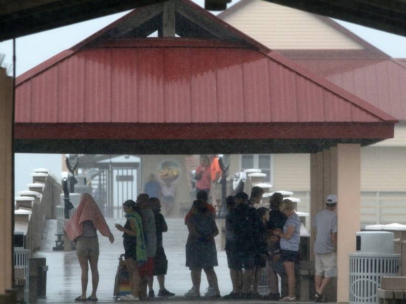 Приближающийся тропический шторм в Луизиане лишил света 60 тысяч человек