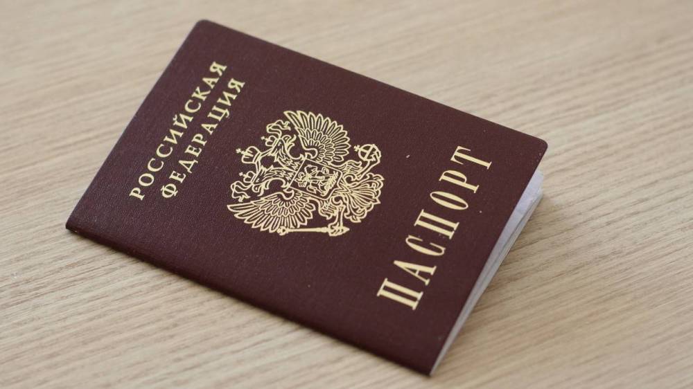 Один из лучших переводчиков Пушкина получил российский паспорт. РЕН ТВ