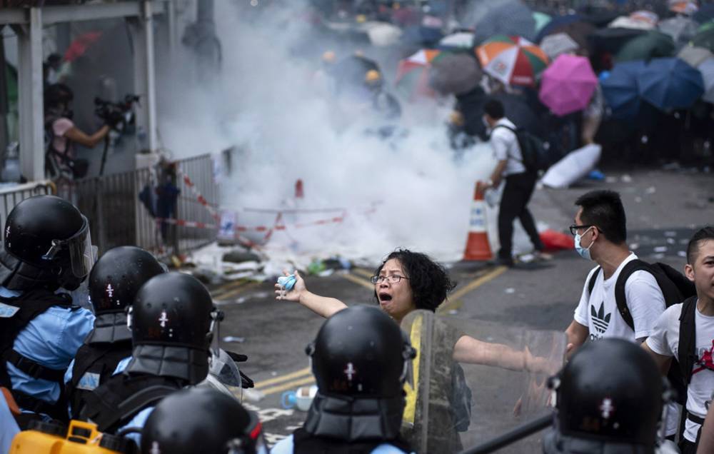 В Гонконге прошла акция протеста против торговцев с материкового Китая