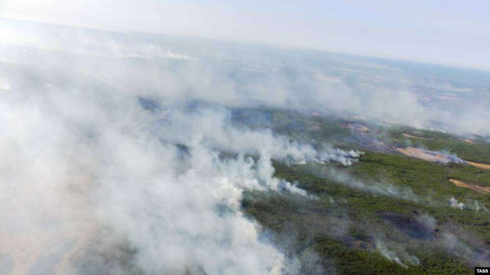 Красноярск заволокло дымом от пожаров, в Иркутской области режим ЧС из-за массового огня