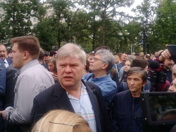 Оппозиционные кандидаты в Мосгордуму собрались на несанкционированный митинг в Москве