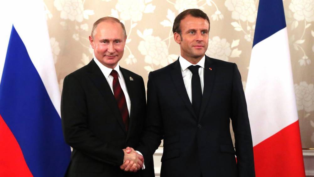 Владимир Путин поздравил Эммануэля Макрона с Днем взятия Бастилии