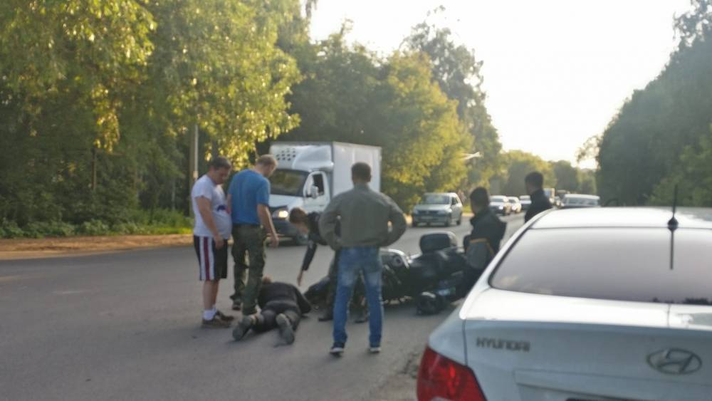 Очевидцы: На улице Большой сбили мотоциклиста | РИА «7 новостей»