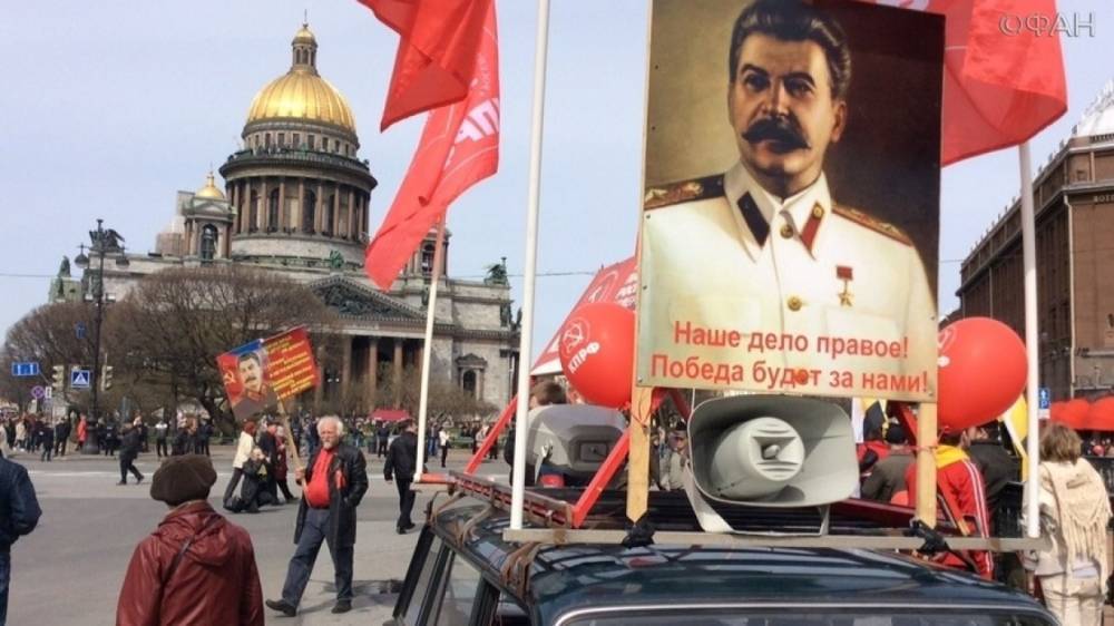 Кто пытается запретить памятники Сталину. Колонка Николая Старикова