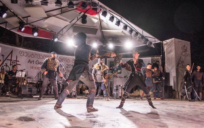 В бой идут и женщины: грузинские "ниндзя" устроили зрелищное шоу
