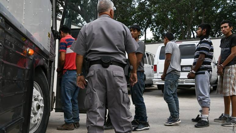 В США начались аресты нелегальных иммигрантов