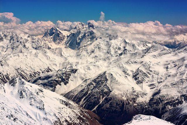 Альпинисту стало плохо при восхождении на Эльбрус на высоте 3850 метров
