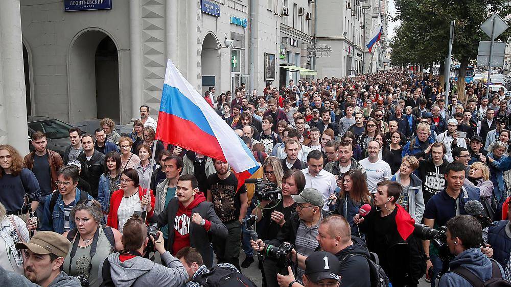 Сотни протестующих в Москве требуют честных выборов в Мосгордуму