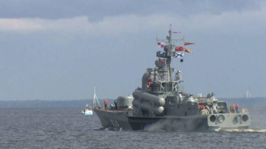 Видео прохода кораблей в Петербурге ко дню ВМФ