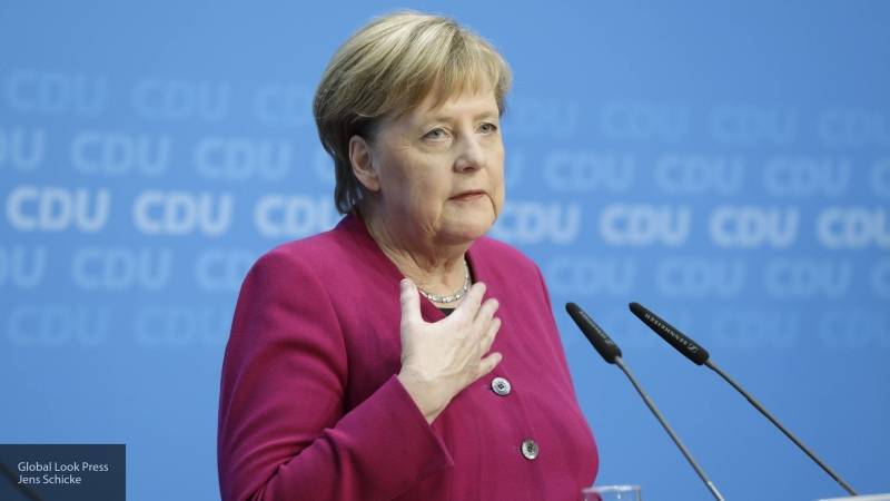 Немецкий нейрофизиолог Уве Янке раскрыл возможную причину дрожи Ангелы Меркель