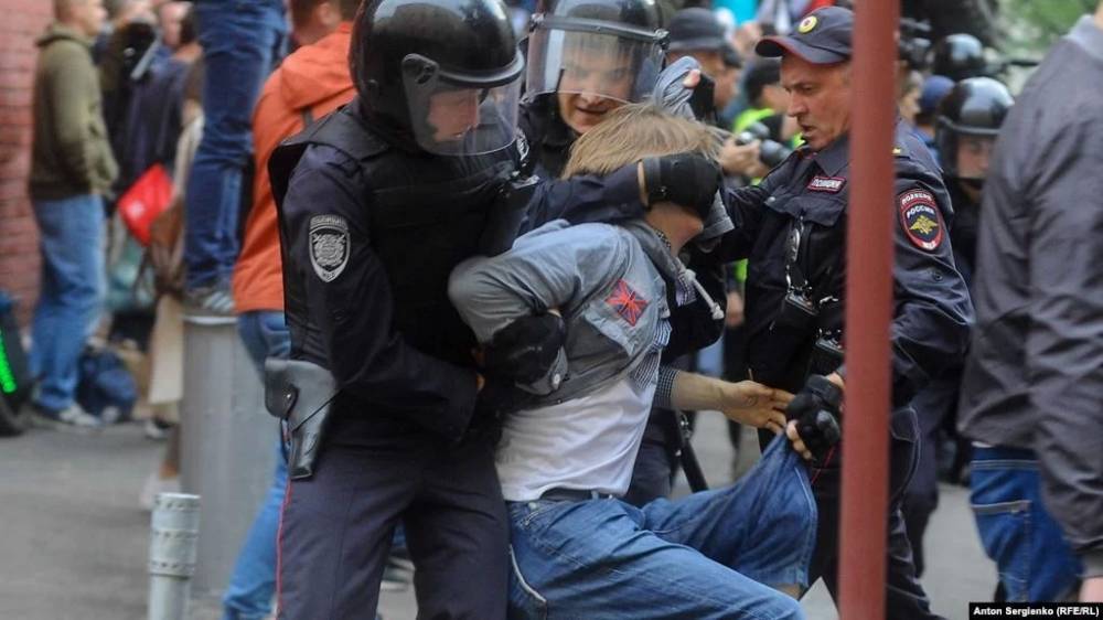 В Москве полиция жестко разогнала участников акции протеста