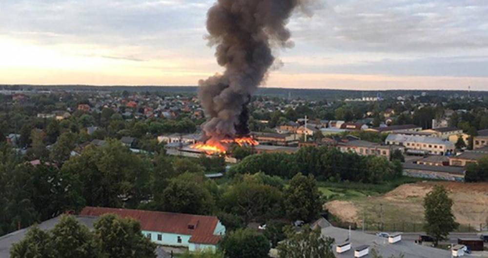 Открытое горение в ангаре завода в Наро-Фоминске ликвидировано