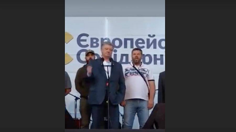 В Сети спародировали нелепое выступление Порошенко