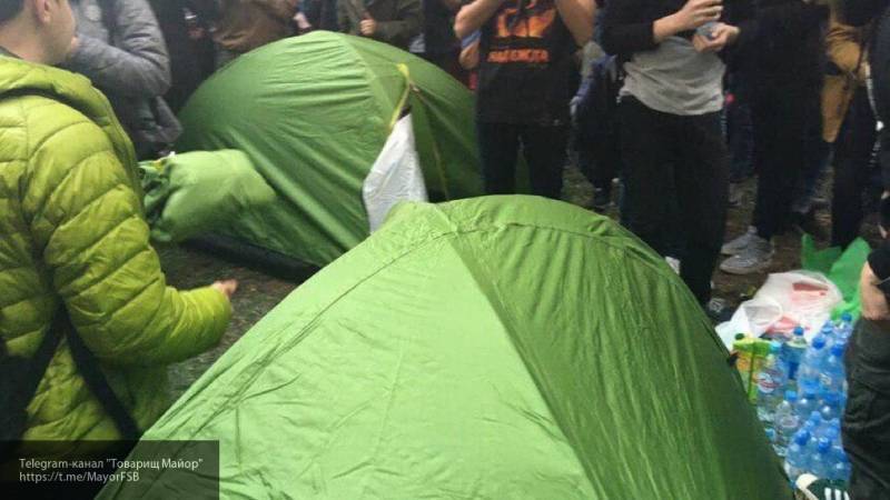 Оппозиционеры заранее заказали палатки, чтобы устроить "майдан" у Мосгоризбиркома