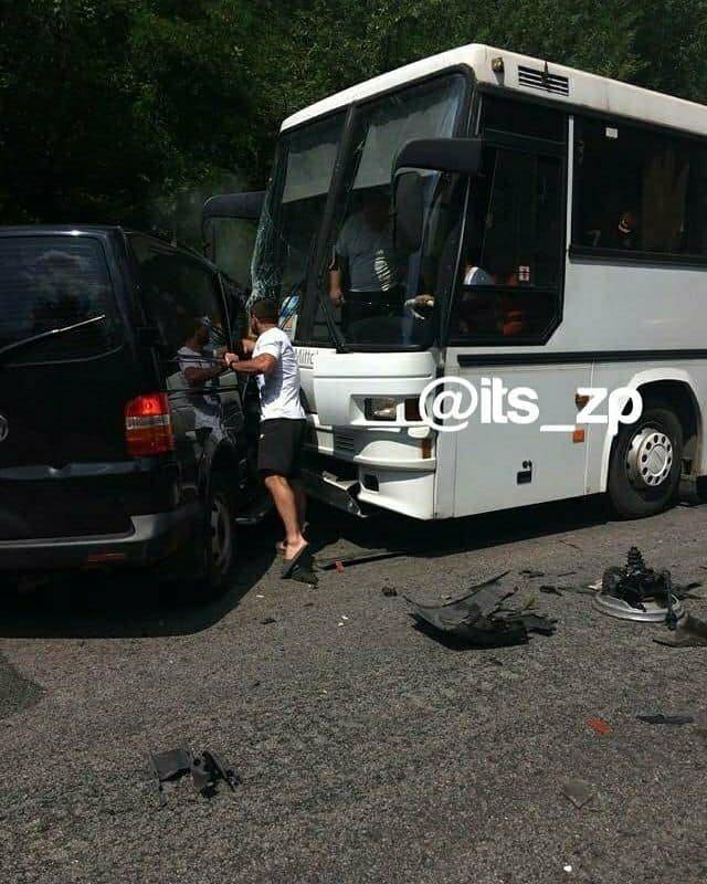 Кортеж Зеленского спровоцировал аварию автобусов с детьми