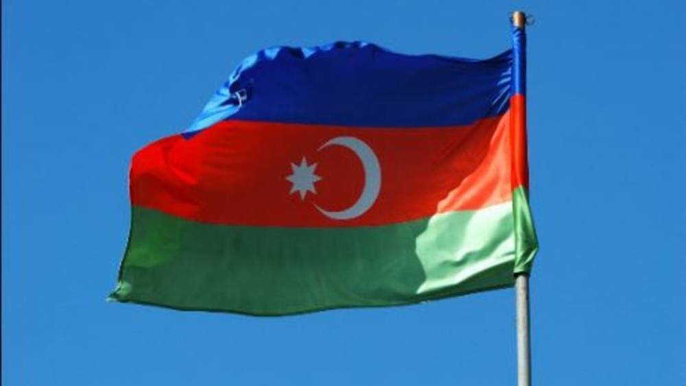 Удар 500-летнего дерева: 19 человек стали жертвами падения одной ветки в Азербайджане - видео