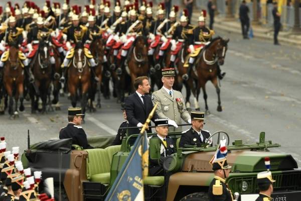 «Защитим вместе»: военный парад в Париже прошёл под знаком Европы