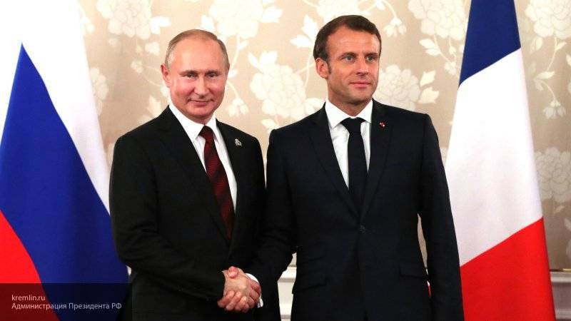 Путин поздравил Макрона с Днем взятия Бастилии, указав на значимость отношений с Францией