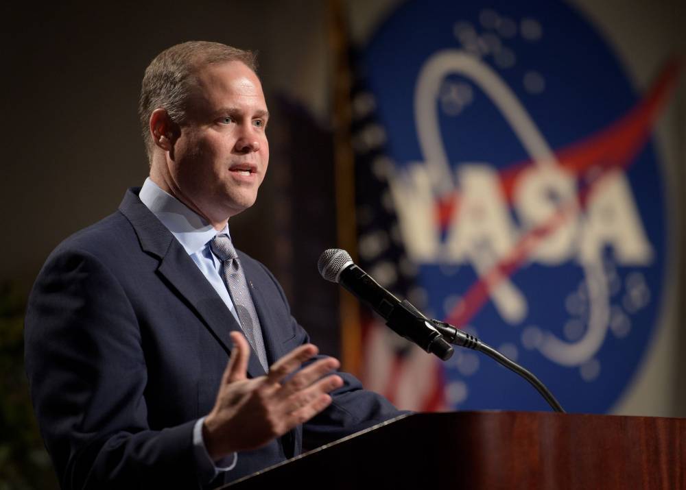 Глава NASA объяснил причины отсутствия американцев на Марсе и Луне. РЕН ТВ