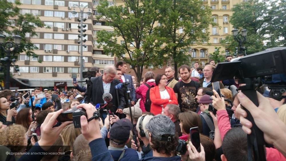 Оппозиционеры провоцировали полицию Москвы на задержания ради «красивой картинки» в СМИ