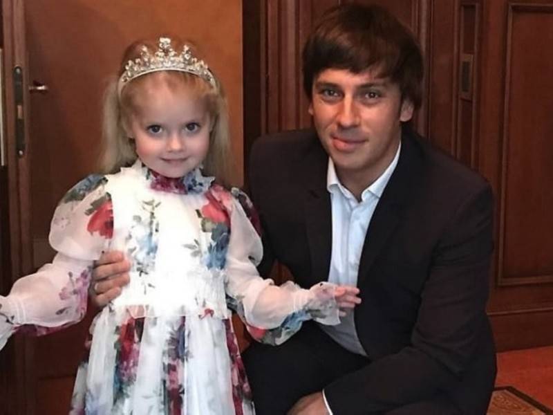 Пользователи Сети оценили танец дочери Пугачёвой и Галкина