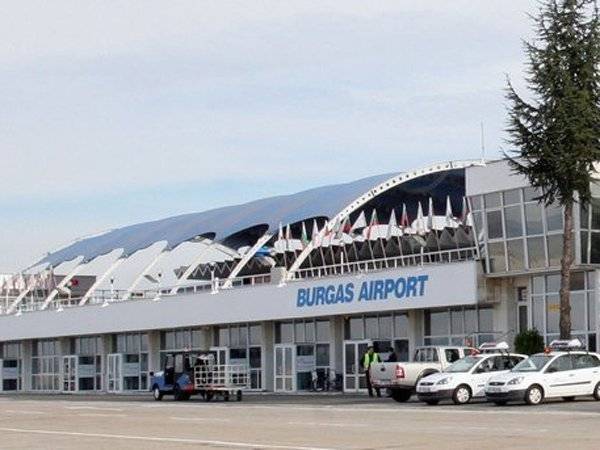 Российские туристы два дня не могут вылететь из болгарского Бургаса
