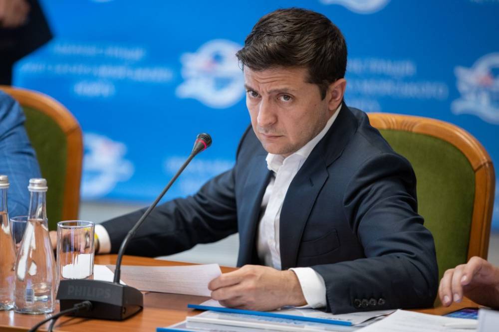 Эксперт: блокада с Крыма может быть снята только если Зеленский сможет взять власть в свои руки