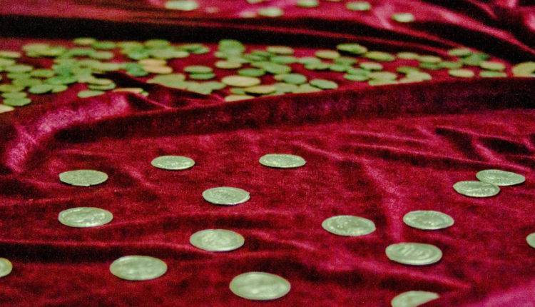 В Туркменистане обнаружили клад серебряных монет